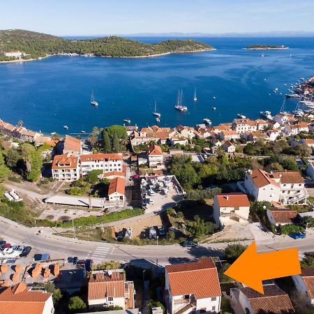 Apartments Jaksa Vis Exterior photo