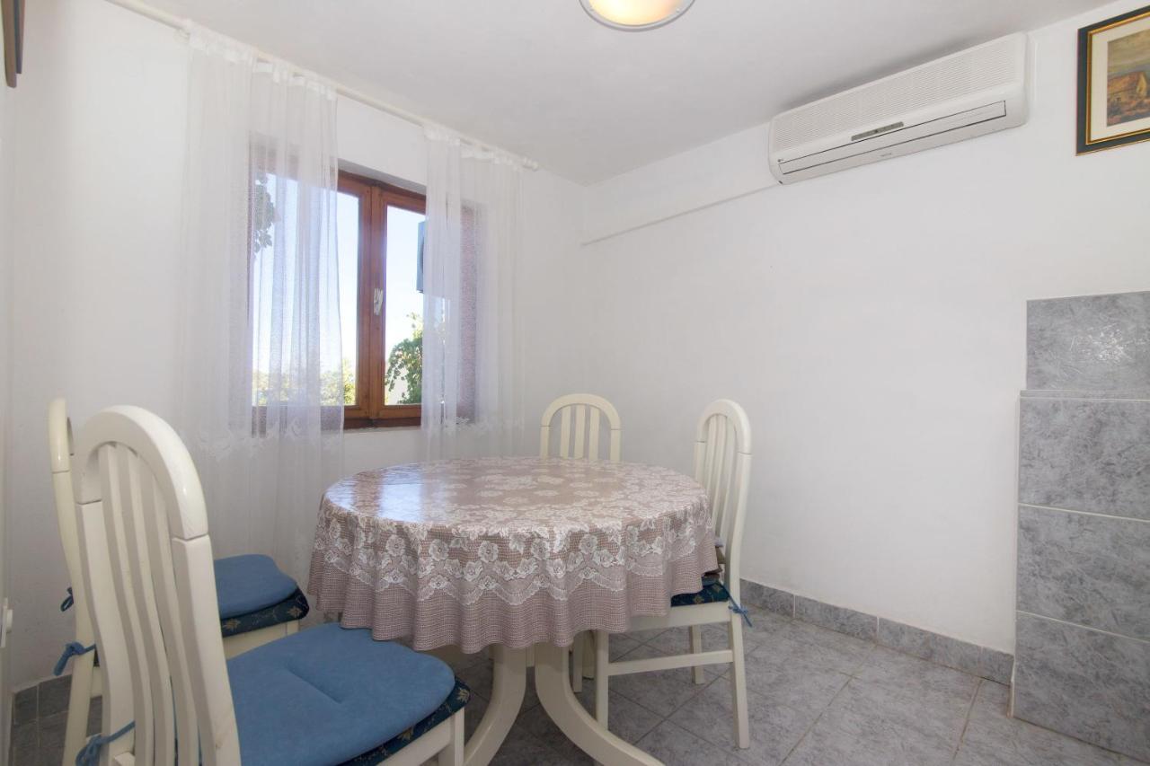 Apartments Jaksa Vis Exterior photo
