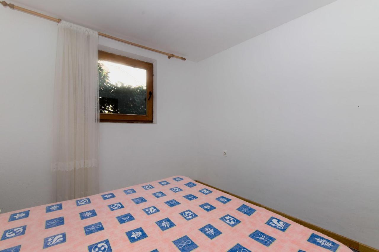 Apartments Jaksa Vis Exterior photo