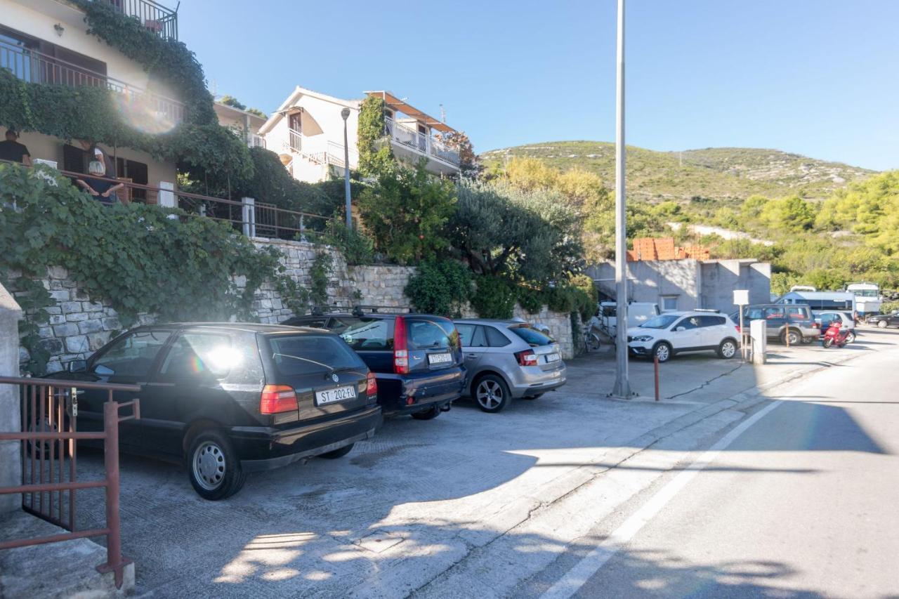 Apartments Jaksa Vis Exterior photo